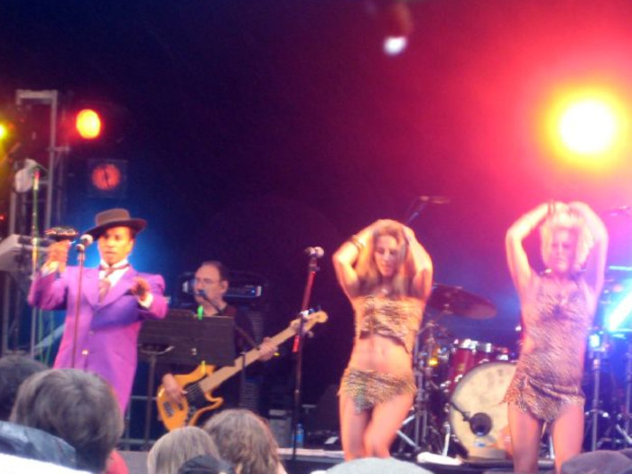 Images Music/KP WC Music 12 Disco, Annie Mole, Kid_Creole_and_the_Coconuts_Ascot_(2747837623).jpg